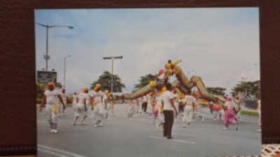 SINGAPORE - DANSUL DRAGONULUI DE ZIUA NATIONALA, COSTUME SPECIFICE -NECIRCULATA foto