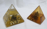 Jucarie surpriza pentru birou suport creioane comoara din piramida aur &amp; monede