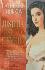 Justitia este o femeie foto