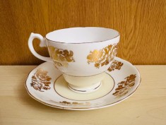 CEASCA CU FARFURIE DIN PORTELAN FIN ENGLEZESC- MARCAJ HAMILTON-FINE BONE CHINA