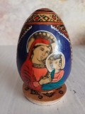NI382 Ou din lemn pictat manual cu motive religioase, Fecioara Maria cu pruncul