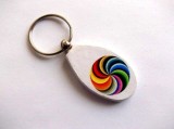 Breloc pe lemn cu spirala multicolora 38650