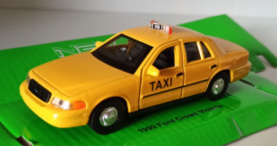 Macheta Ford Crown Victoria 1999 TAXI NY - Welly 1/36 foto