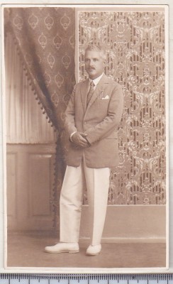 bnk foto Portret de barbat - Foto Heitler Craiova foto