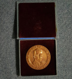 Medalie dirijorul Marin Constantin , corul Madrigal , 1993