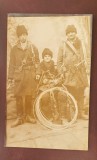 Fotografie veche.Bucurestiul interbelic,instalatori de linii telefonice., Alb-Negru, Romania 1900 - 1950, Etnografie, Hachette