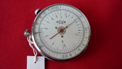 RIGLA VECHE DE CALCUL ROTATIVA, DOUA ECRANE. foto