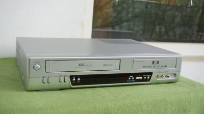 Video recorder VHS SEG model DVRC-600 Stereo Hi-Fi foto