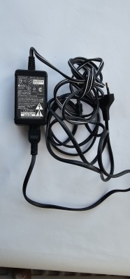 ALIMENTATOR, INCARCATOR SONY AC-L200 LA 8,4 V - 1,7 A foto