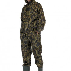 Costum de ploaie camouflage Cerva, ideal pentru pescari