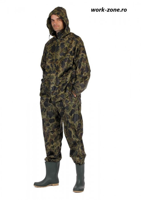 Costum de ploaie camouflage Cerva, ideal pentru pescari