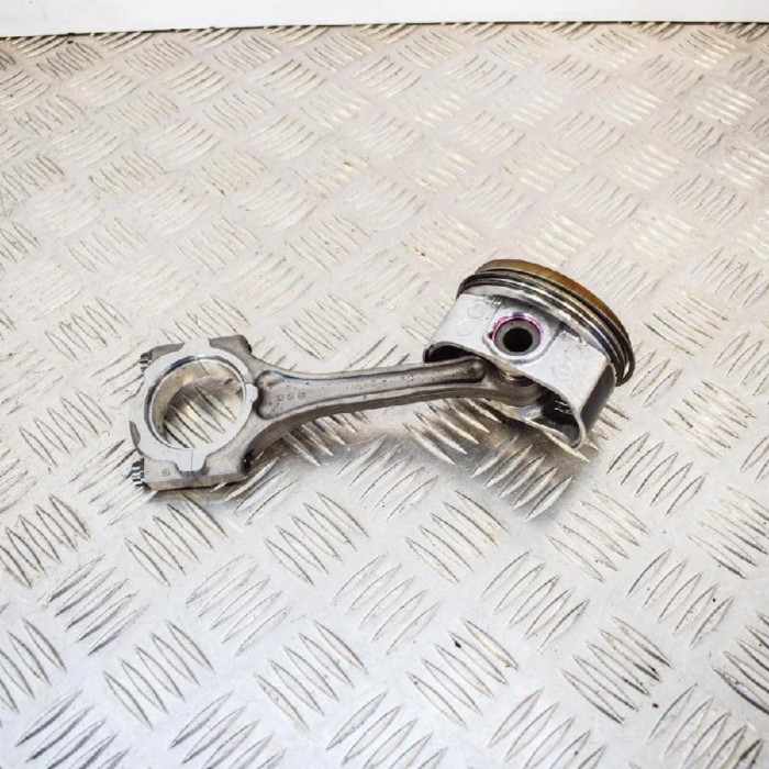 Piston LEXUS CT ZWA10_ 2014 OEM: 13101-37120 | 3017445