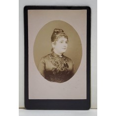 DOAMNA CU ROCHIE DIN MATASE , FOTOGRAFIE TIP C.D.V. , SFARSITUL SECOLULUI XIX