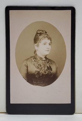 DOAMNA CU ROCHIE DIN MATASE , FOTOGRAFIE TIP C.D.V. , SFARSITUL SECOLULUI XIX foto