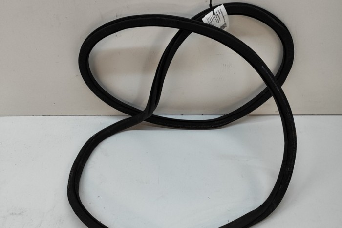 Garnitura ușă dreapta față MERCEDES-BENZ EQAH243 2022 OEM: A2476921000 | 30336213