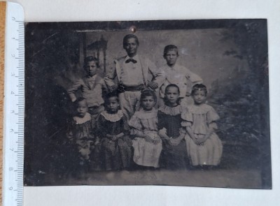 Tintype (ferotip) grup 8 copii &amp;ndash; c. 1900 Belle &amp;Eacute;poque &amp;ndash; 8,1&amp;times;12,6 cm &amp;ndash; studio foto