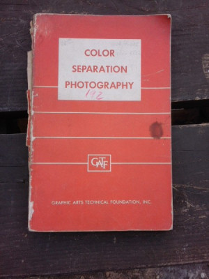COLOR SEPARATION PHOTOGRAPHY (CARTE IN LIMBA ENGLEZA) foto