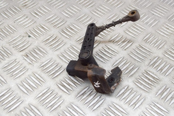 Senzor de nivel &icirc;nălțime st&acirc;nga față LAND ROVER RANGE ROVER SPORT II L494 2015 OEM: CPLA-3D026-AA | 15086862