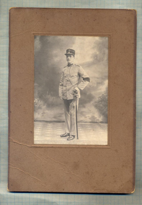 AB FOTO CABINET 213 -MILITAR CU SABIE IN STUDIO DE EPOCA