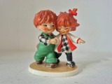 Bibelu figurina vintage Goebel Red Head Figurine, baiat si fata la patinaj 1967