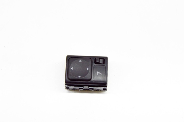 Comutator de reglare oglinda NISSAN JUKE F15 2013 | 17561004