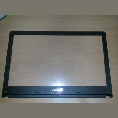 Rama LCD Asus X501U (putin topit plasticul in partea de mijloc jos) foto