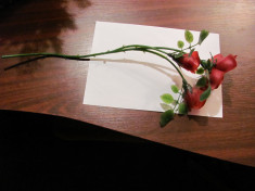 CY - Fir plastic cu 3 flori (2 boboci) / trandafir sau mac / perioada comunista foto