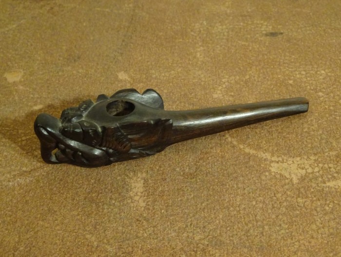 Pipa asiatica pentru tutun, cu Zeul Garuda |lemn sculptat| Veche, rara