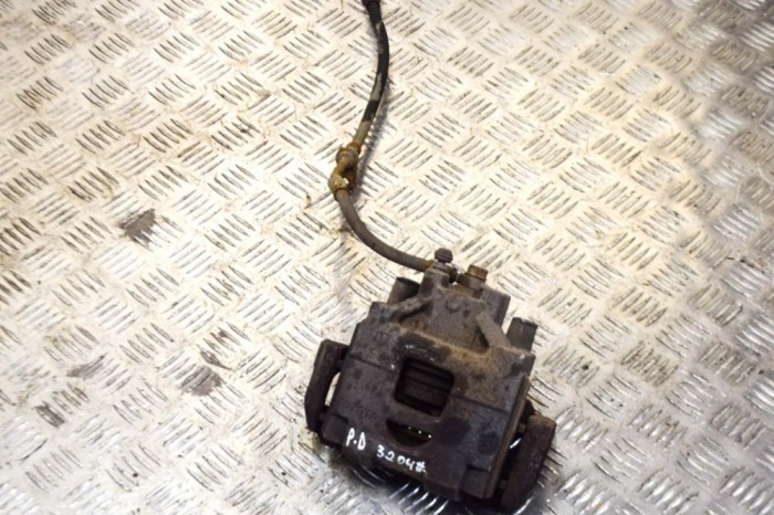 Etrier de fr&acirc;nă dreapta față TOYOTA YARIS _P13_ 2015 OEM: Hatchback | 13640470