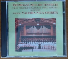 CD ORIGINAL: Corul Colegiului Național &amp;quot;Mihai Viteazul&amp;quot; București / Dirijor Valeria Nica-Chiriță &amp;ndash; Frumoase Zile De Tinerețe (1999) foto