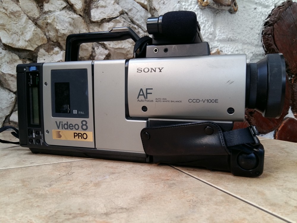 Camera vintage video 8 SONY CCD-V100 Pro DEFECTA | arhiva Okazii.ro