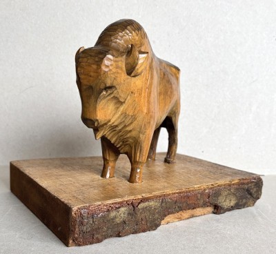 Zimbru carpatin - sculptat manual in lemn, sculptura artizanala Epoca de Aur foto