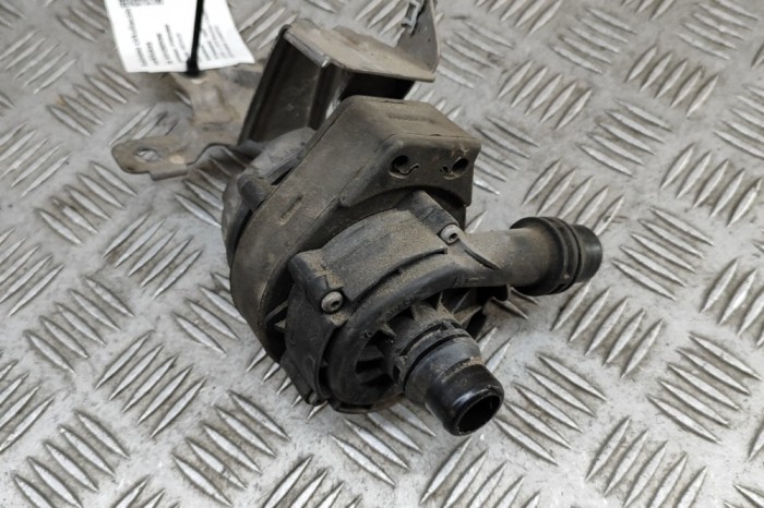 Pompa de apa auxiliara BMW 5 G30 2019 OEM: 8638238,0392024064 31292556