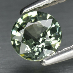 ~ ~ SAFIR NATURAL ROTUND,VERDE SUPERB - 0,50 ct. Certificat de Autenticitate ! !