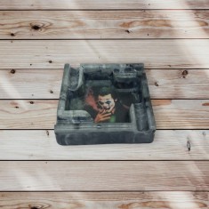 Scrumiera cu suport din rasina tip Joker foto
