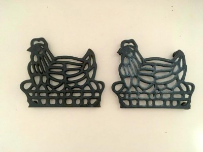 * 2 suporti metalici pentru oala fierbinte, forma de gaina, 12x15cm, Farm House foto