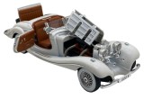 Macheta Mercedes alba 500k special roadster fum, sunet, lumini, deschide tot 1:24