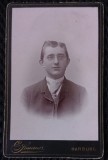 Fotografie tip CDV, Barbat cu ochelari, inceput de secol XX