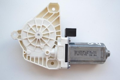Motor macara geam ușă st&amp;acirc;nga față VW PASSAT B8 3G2 2015 OEM: 5Q4959801B | 1565586 foto