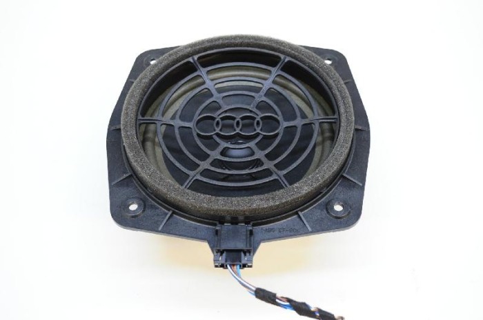 Difuzor ușă dreapta spate AUDI TT 8J3 2009 OEM: 8J0035411 2837703