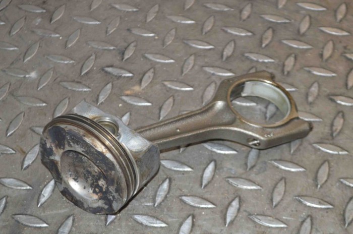 Piston BMW 1 E87 2006