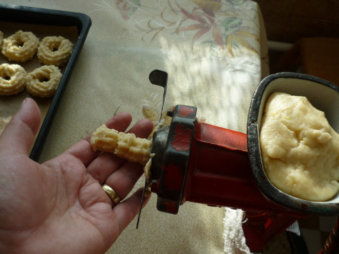 Forma metal pentru biscuiti spritati perioada comunista,Piscoturi cu unt