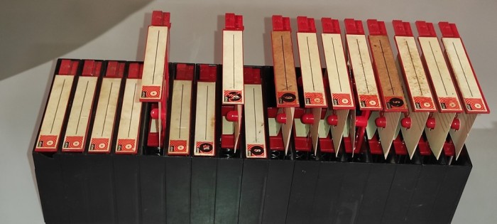 - 17 carcase vintage sistem box ( perioada anilor 1970 ) - pt. casete audio pt. colectie - d&eacute;cor - etc BASF