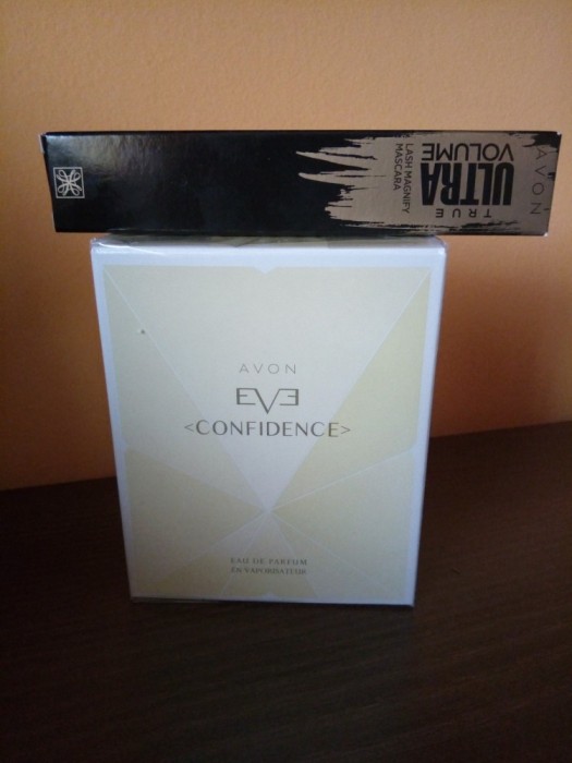 Apa de parfum Eve Confidence+ cadou Apa de parfum Eve Confidence+ cadou