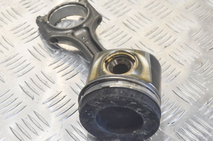 Piston VOLVO XC60 2011 OEM: 31272195,31401216 13303709
