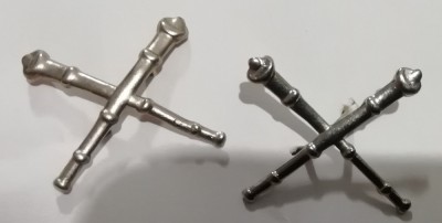 S 21 - semne de arma - metalice - artilerie - argintii foto