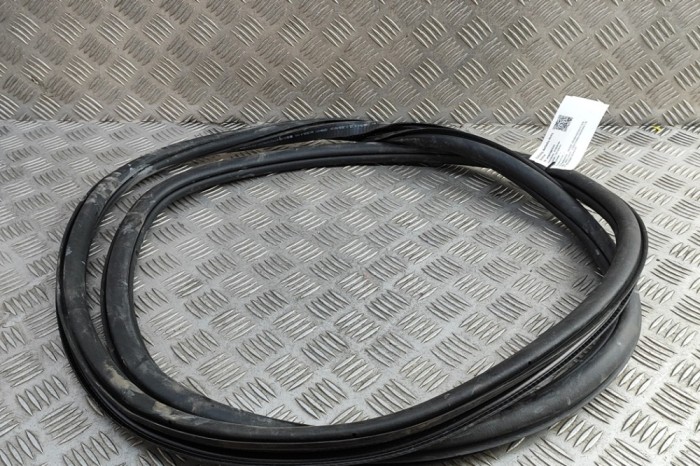 Garnitura ușă dreapta spate SKODA SKODA ENYAQ iV SUV 5AC, 5AZ 2021 OEM: 11A867914B | 30780333