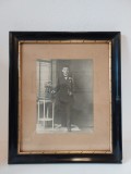Fotografie veche portret baiat tanar, tablou in rama lemn sub sticla, inceput de anii 1900 , 42x35cm