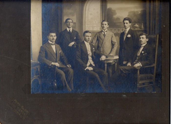 AB FOTO CABINET 222 - TINERI IN TINUTA DE EPOCA- FOTO GLOB ,,J.TOROK" BRAILA