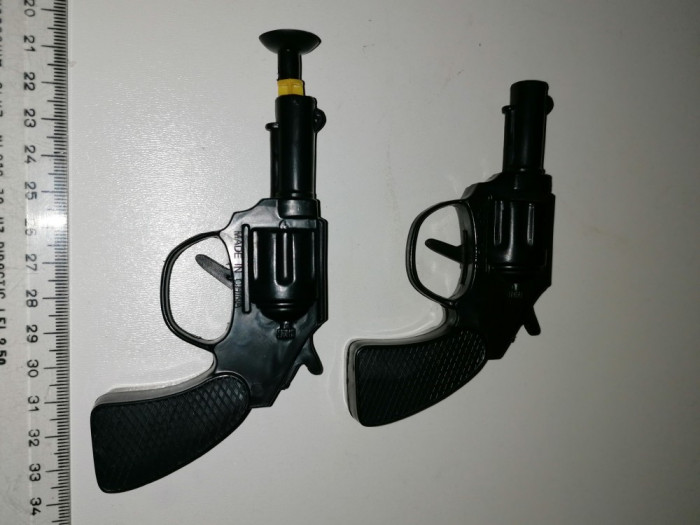 LOT 2 JUCARIE PISTOL DIN PLASTIC CU VENTUZA